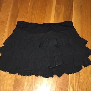 Beautiful black LULULEMON skirt.